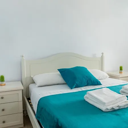 Sea View House 6 *