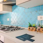 Sea View House 6 * אולביה